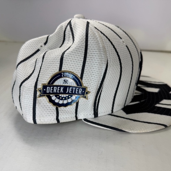 New Era 9Fifty NY Yankees Derek Jeter 2020 White and Navy Pinstripe SnapBack - Picture 3 of 12